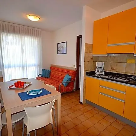 Colourful And Practical Flat In 2* Bibione