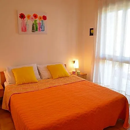 Colourful And Practical Flat In Bibione